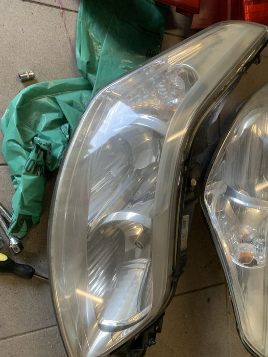 Citroen C4 lampa przód prawa