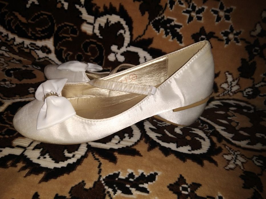 Туфли белые для девочки