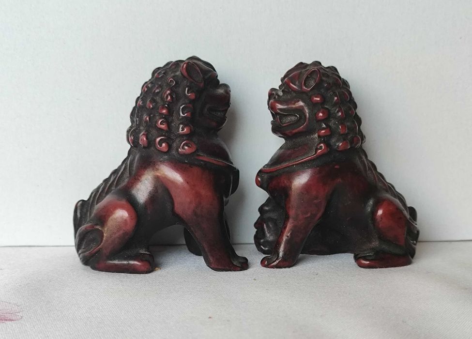 2 cães de fó em resina