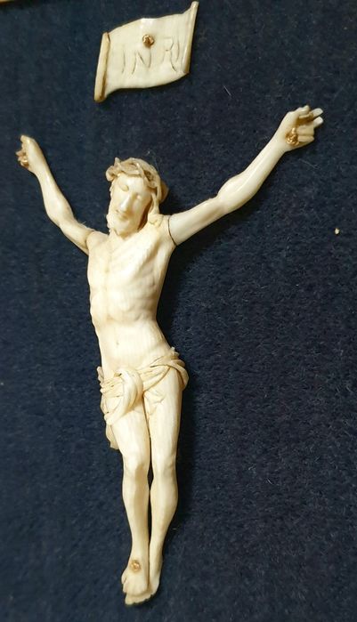 Maravilhosa, preciosa antiga escultura de Cristo emoldurada