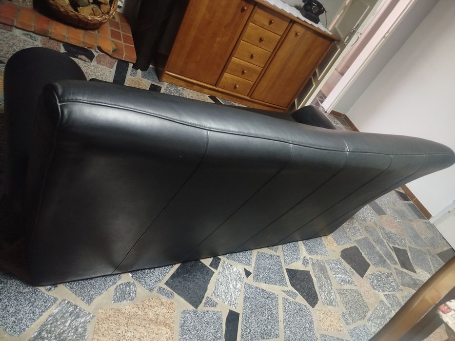 Sofá em pele preto em bom estado