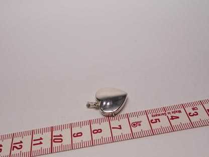 Srebrna zawieszka sekretnik serce