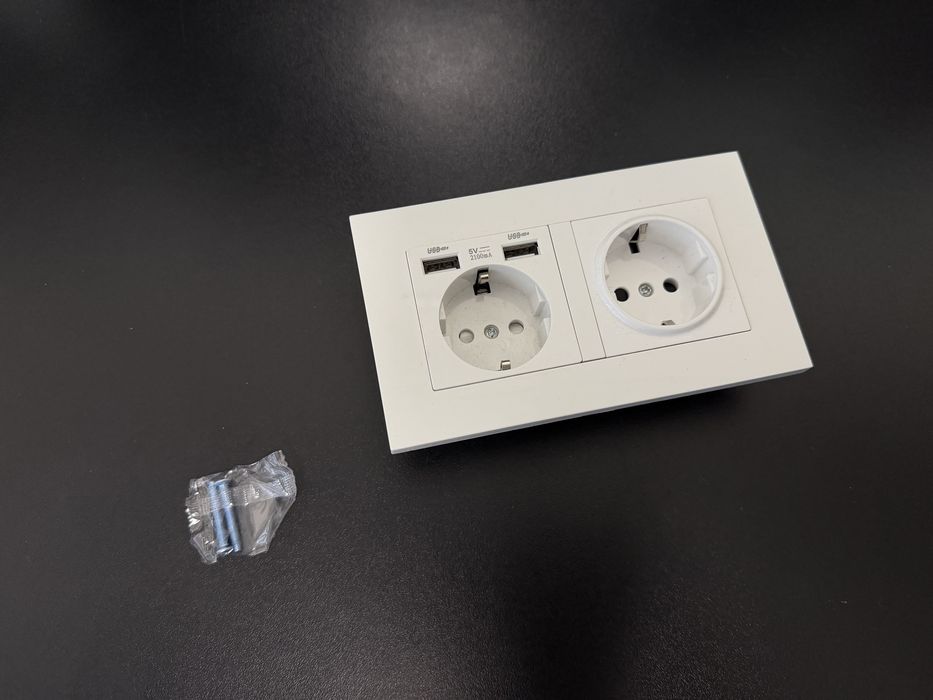 Розетка подвійна з USB нова