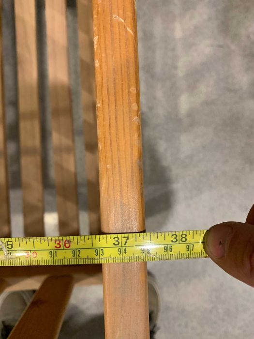 Berço antigo vintage de madeira pinho