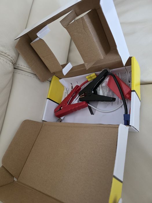 Бустер для старту авто JUMP STARTER