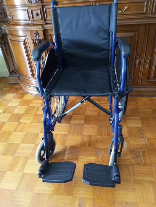 Vendo cadeira de rodas