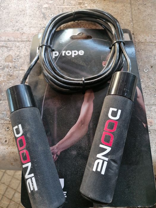 Corda para saltar em pvc e oculos crianca