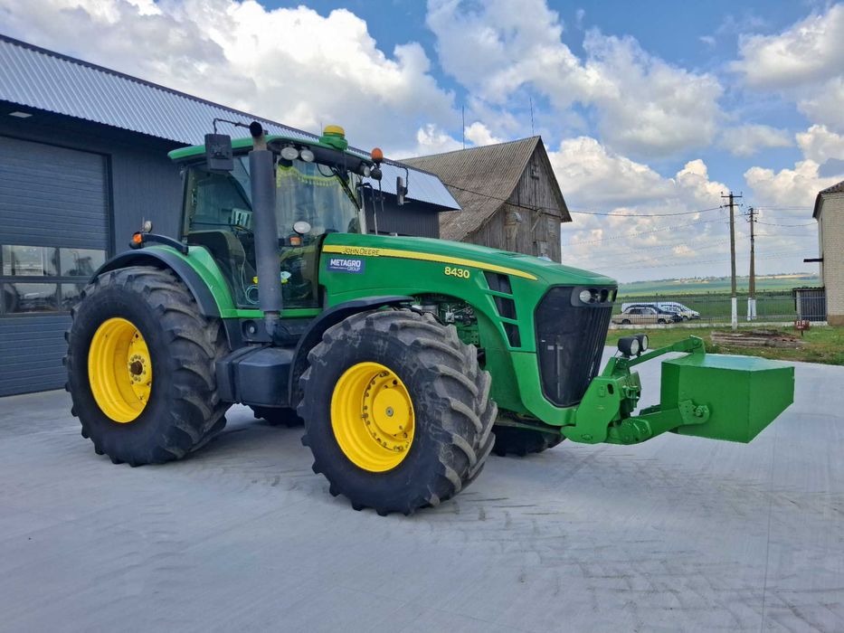 John Deere 8430
