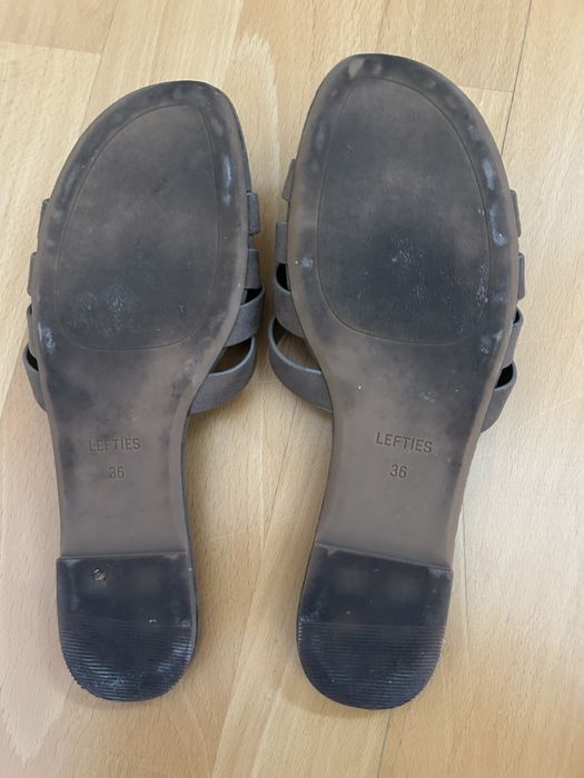 Chinelas castanhas Lefties
