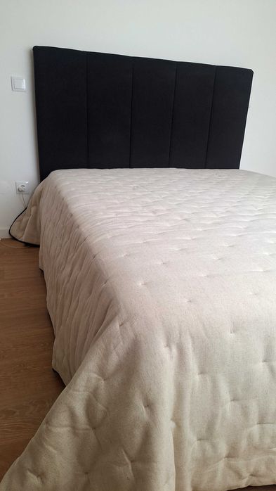 Cama Estofada a tecido preto
