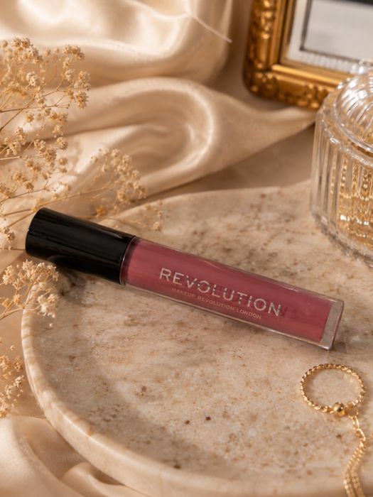 Makeup Revolution Lip Gloss - różowy błyszczyk do ust