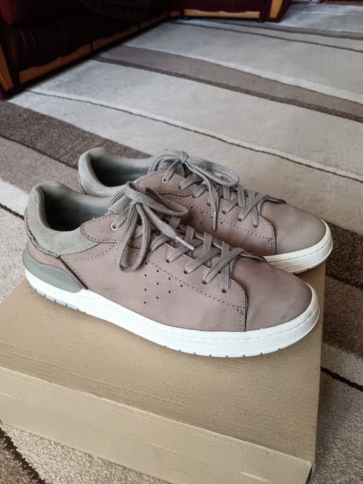 Кросівки чоловічі