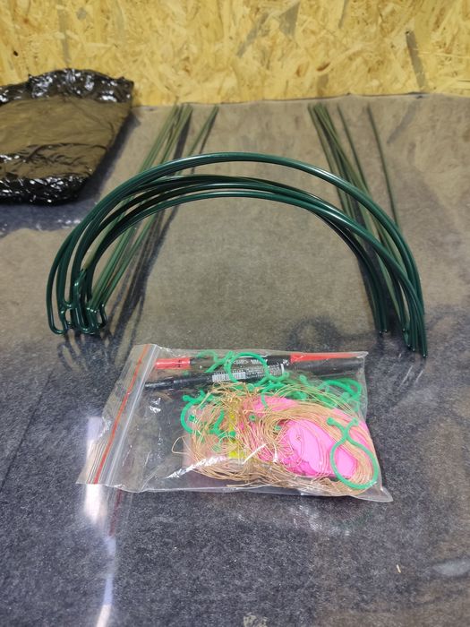 8 sztuk metalowych podpórek do roślin + akcesoria