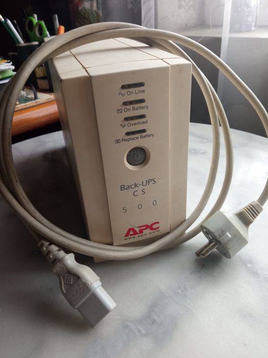 Бесперебойник APC Back-UPS CS 500 с АКБ
