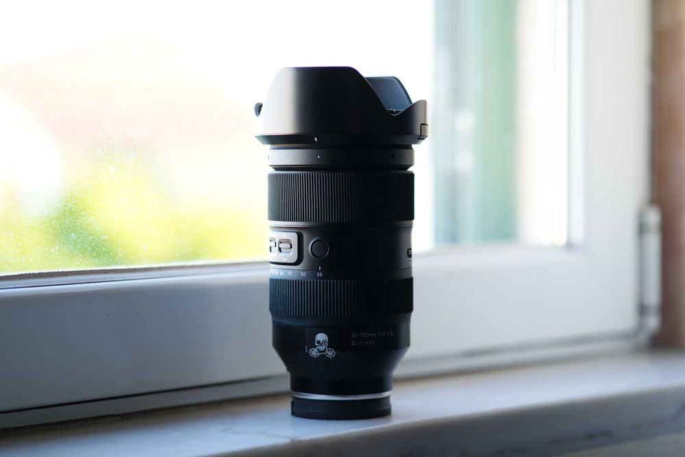 Objetiva Full Frame Sony FE 35-150mm f/2.0 Di III VXD da Tamron