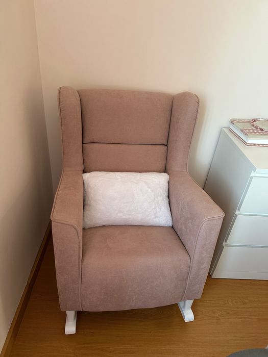 Sofá rosa novo confortável