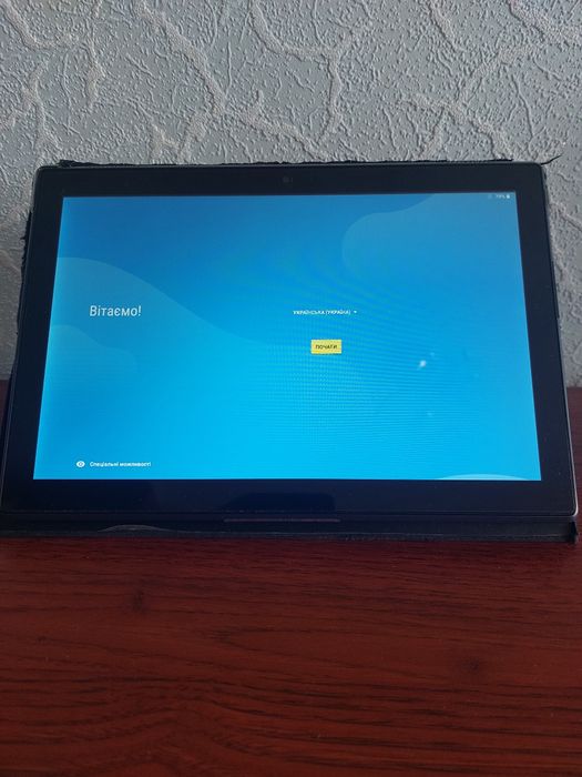 Планшет Lenovo Tab 4 10.1" 16GB Android WiFi + LTE