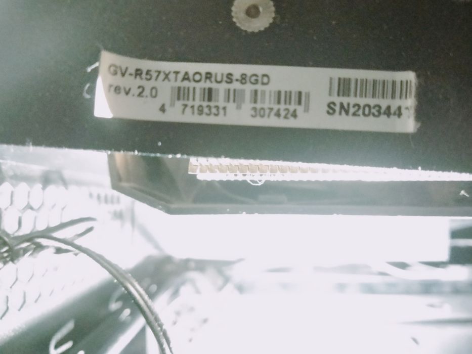 Комп'ютер, клавіатура,мишка,оперативна пам'ять,відеокарта,процесор.