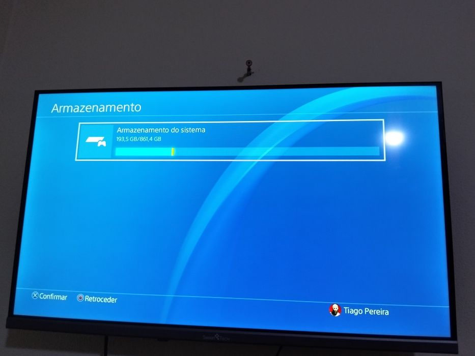 Ps4 Slim 1Tb +4 jogos + 2 comandos Sony + Base de carregamento