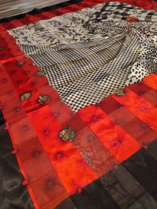 sztuczny jedwab marki Re Collection.