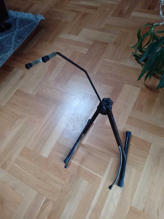 stojak gitarowy regulowany