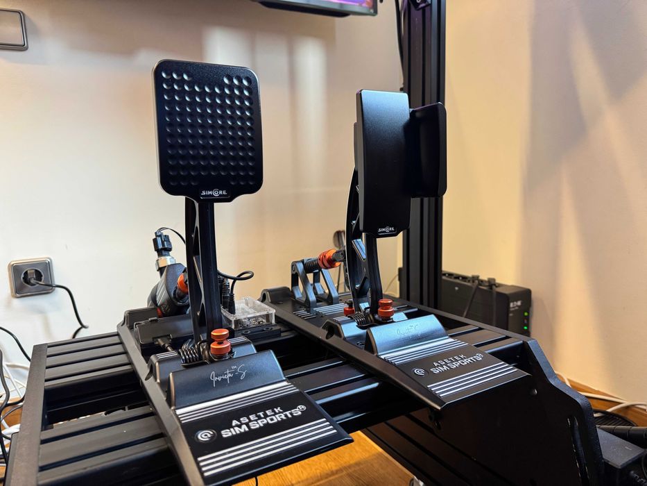 Simracing Asetek Invicta - Base, Button Box e Pedais
