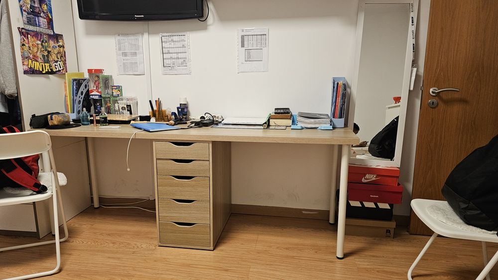 Secretaria como nova sem risco