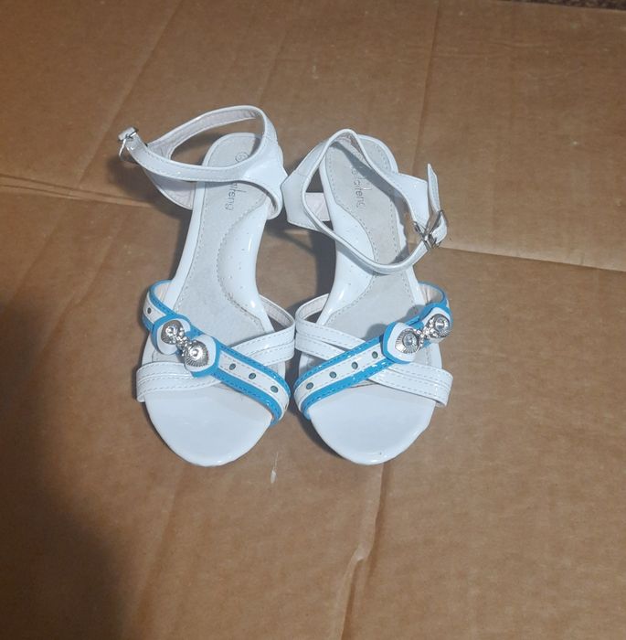 Босоніжки білі з бантиком