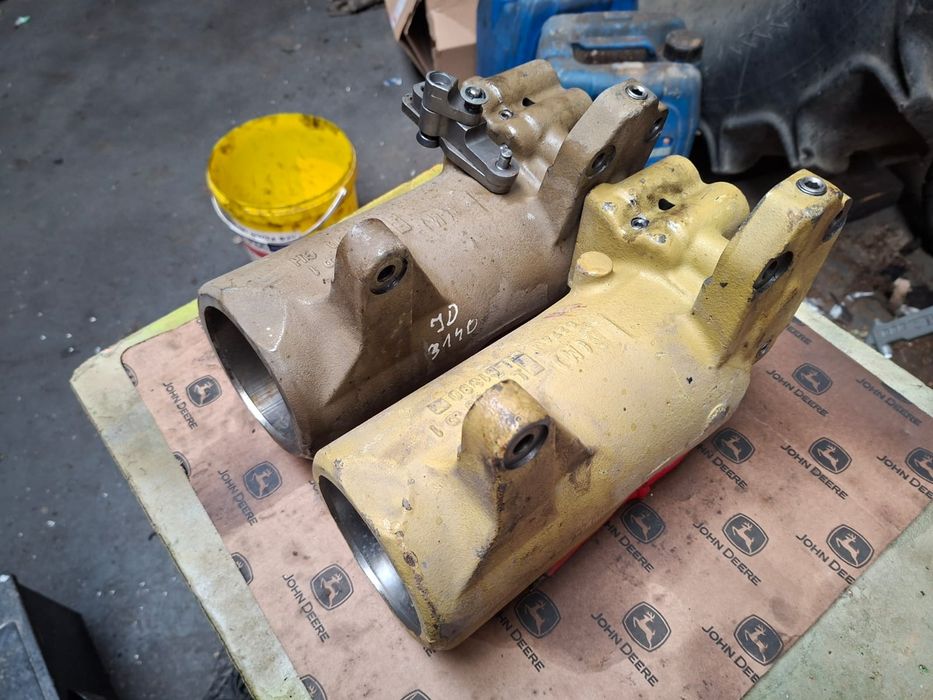 Cylinder Podnośnika John Deere 3650/3350 /3040/3140