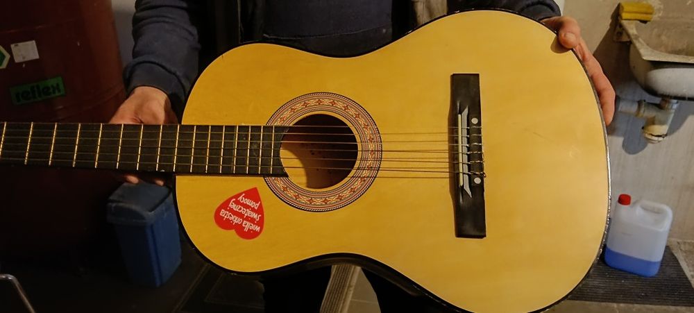 Sprzedam gitarę klasyczną