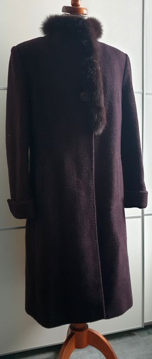 Wełniany płaszcz flauszowy.