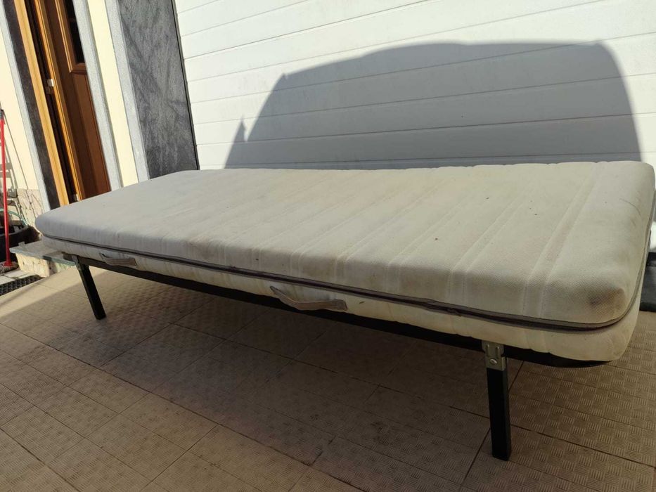 Cama de estrado solteiro