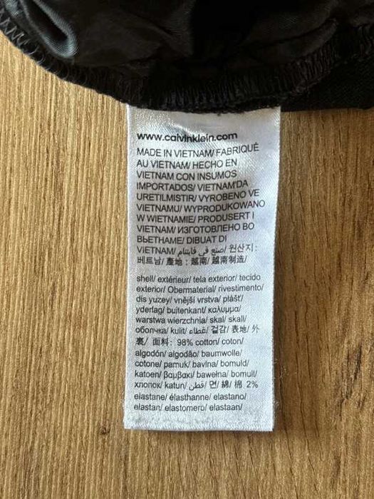 Czarne szorty Calvin Klein M