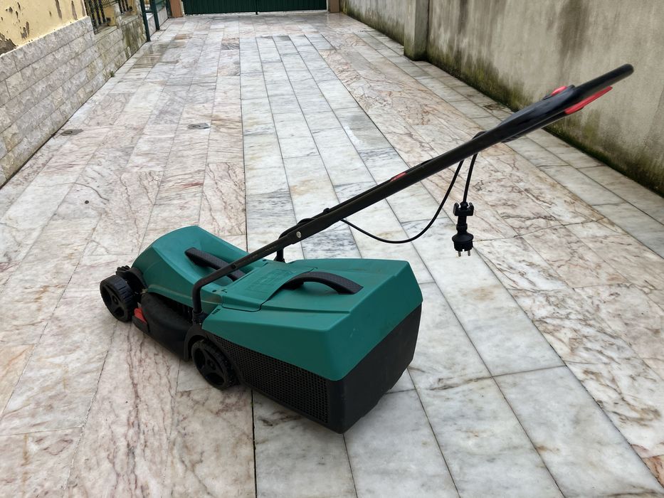 Corta-relvas eletrico BOSCH ARM 32 1200w 32cm