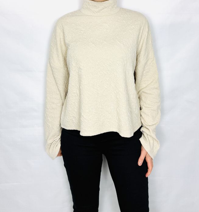 Kremowa bluzka z wysoką stójką S 36