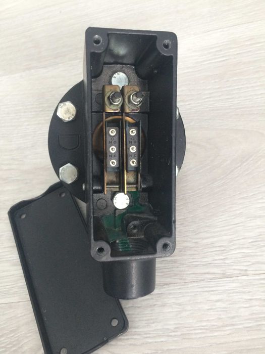 Przełącznik ciśnieniowy 207.