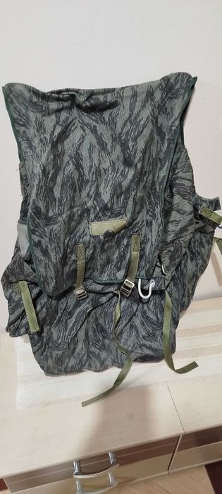 Plecak turystyczny moro ze stelażem