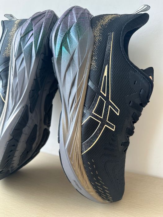 Кросівки Asics Novablast 4, Розмір 41,5/42,5/43,5/44/45!