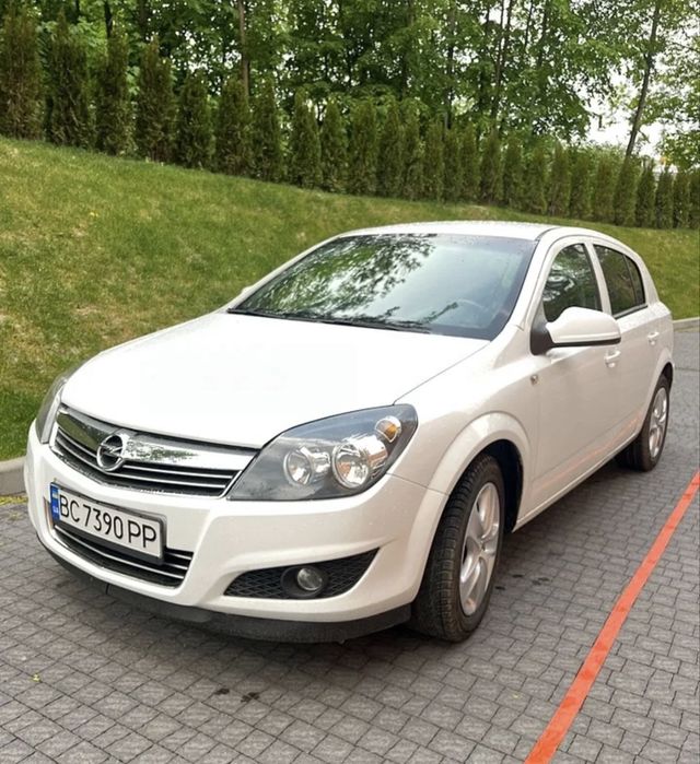 Продаю Opel Astra 2014 !