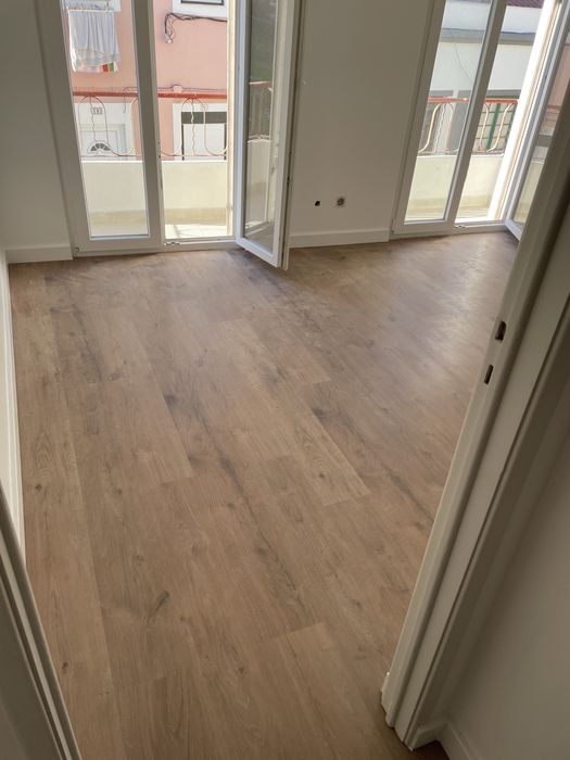 Colocação chão flutuante,vilinico e outras instalações