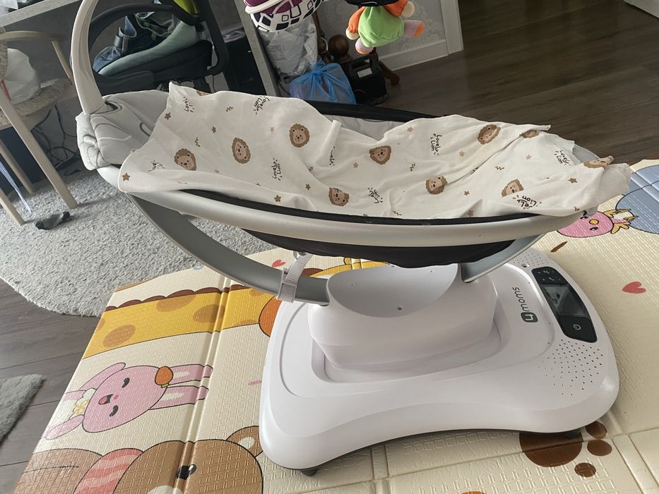 Заколисуючий центр 4 moms