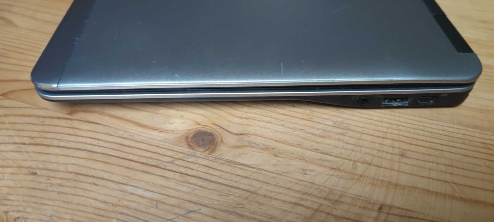 Laptop Dell mały i lekki