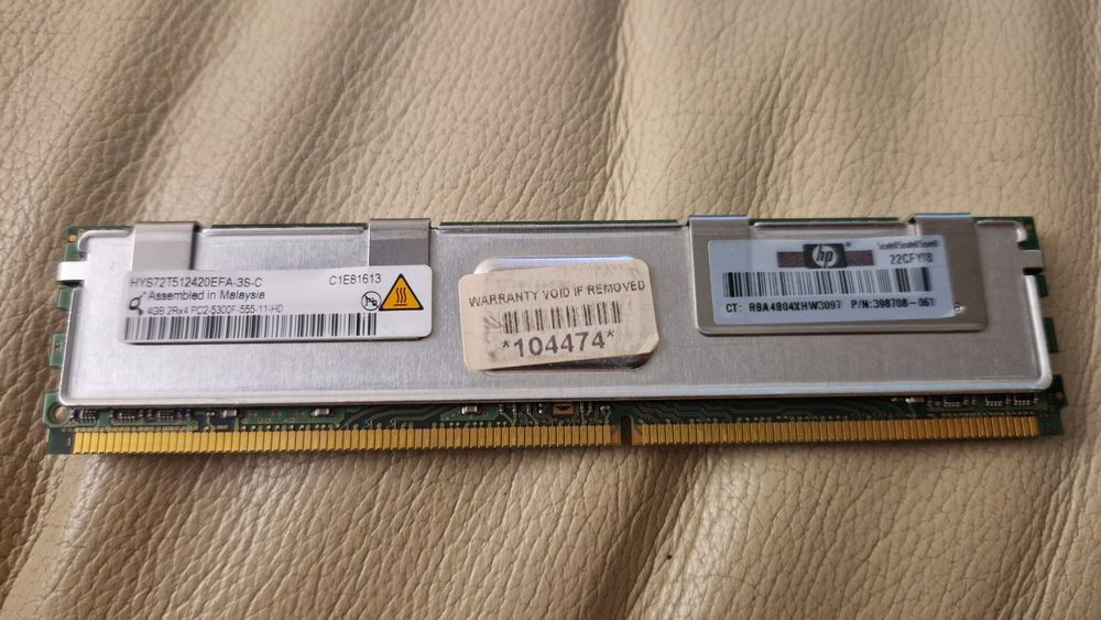 Memória RAM 4GB  2Rx4 PC2-5300F-555