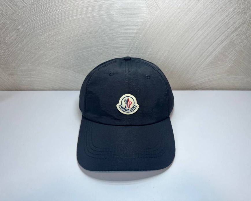 Нейлонова кепка Moncler (Нова)