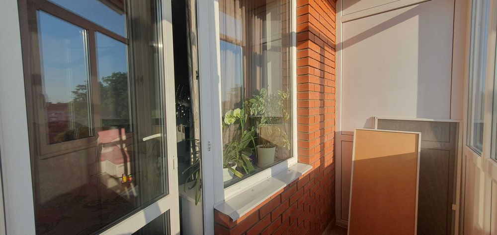 Центр Продам трехкомнатную квартиру    в новом кирпичном доме ЛД