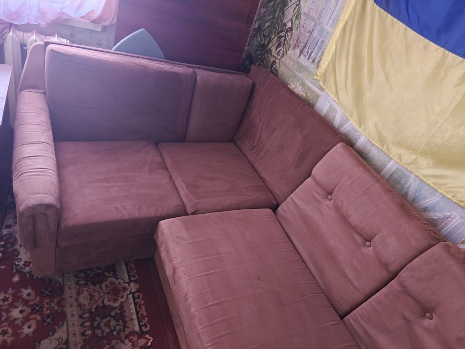Диван кутовий розкладний.