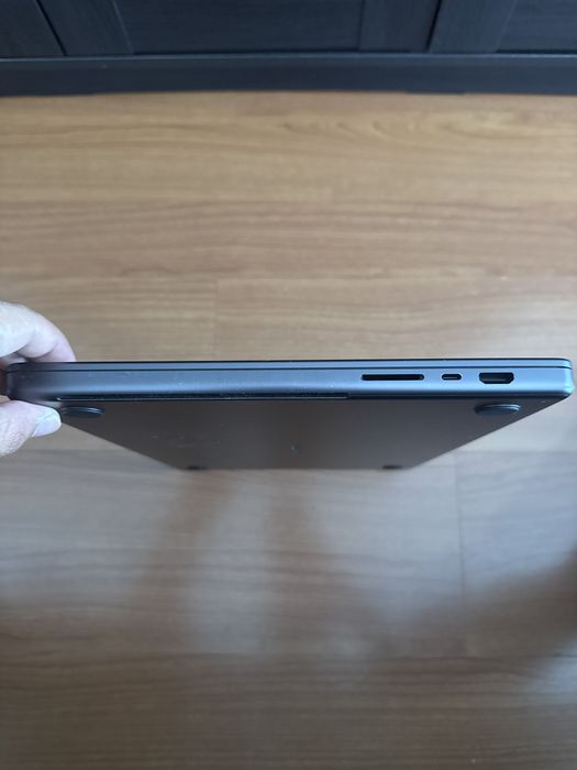 Macbook M3 Pro 16” 18GB RAM 500GB (2023)