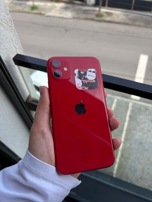 iPhone 11 Red 64GB — bateria 77% — bom estado