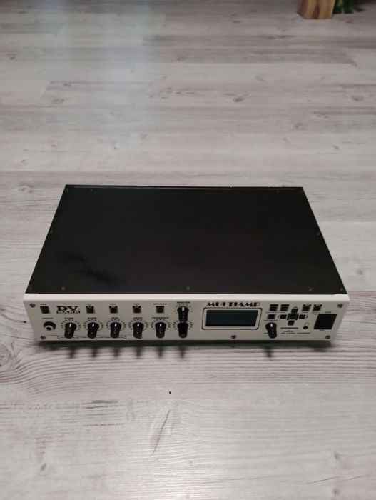 Wzmacniacz gitarowy multiefekt  DV Mark multiamp mono.