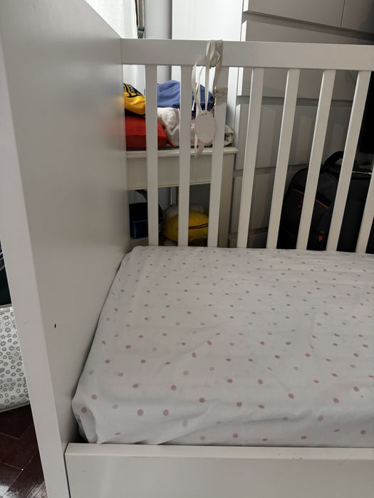 Berço 120x60 cm IKEA com colchão  lusocolchão em optimo estado. O colchao tem marcas de uso.  O berco é regulavel e tem os acessorios completos.